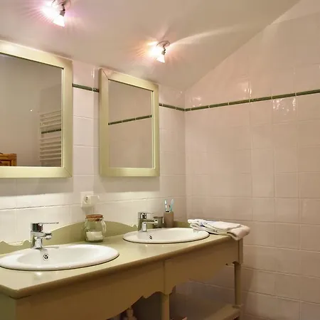 La Roulliere فندق مبيت وإفطار *